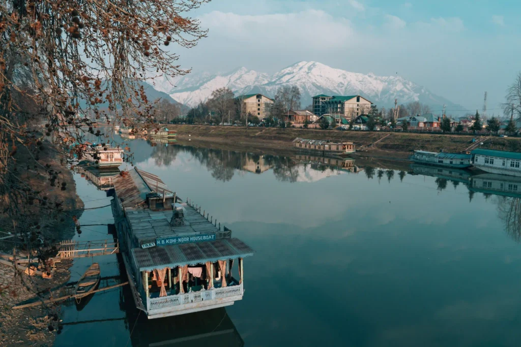 kashmir lake view -Customized Tour Packages